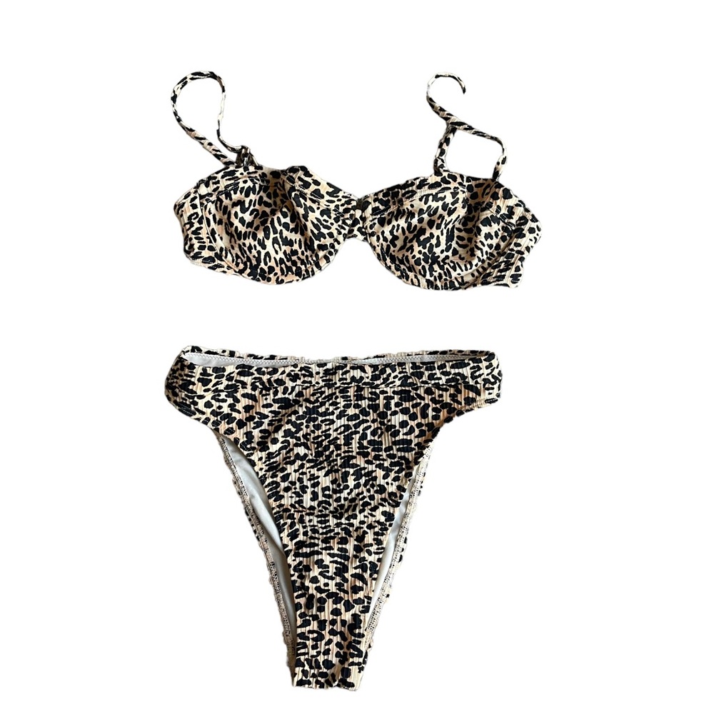 ✨Hollister 2 piece Leopard Bikini✨